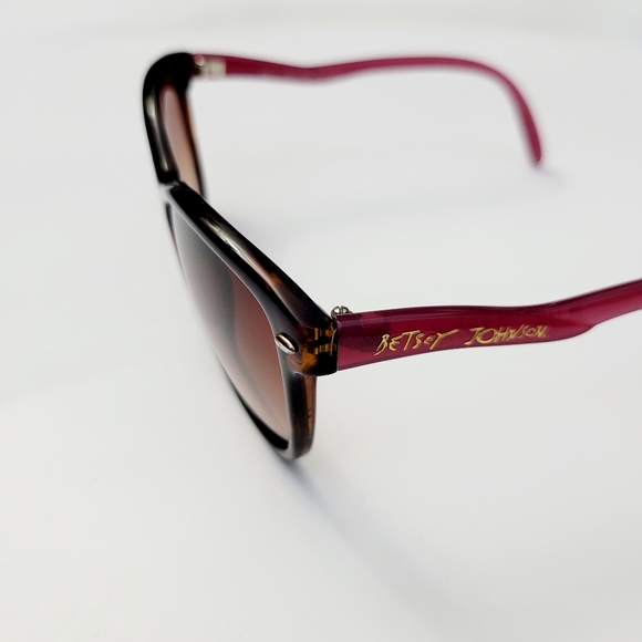 Betsey Johnson Accessories - Betsey Johnson Tortoise Shell Pink Sunglasses